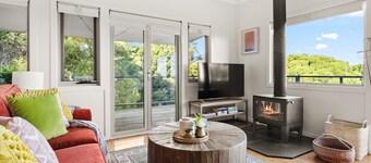 Applegarth Cottage - Cozy Little Slice of Robertson w/ Fascinating History