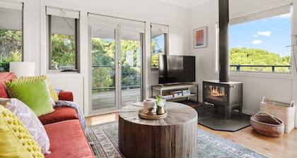 Applegarth Cottage - Cozy Little Slice of Robertson w/ Fascinating History