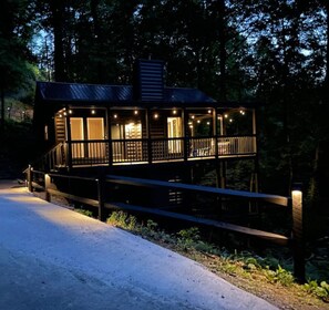 Exterior - Modern Cabin Retreat|Hot Tub|Forest Views (Pittman Center)