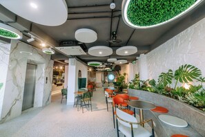 Lobby sitting area - La Beaute Hotel Quy Nhon (Quy Nhon)