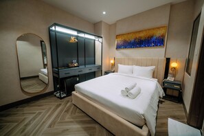 Premium bedding, memory-foam beds, minibar, in-room safe - La Beaute Hotel Quy Nhon (Quy Nhon)