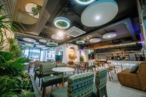 Lobby lounge
