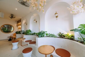 Lobby sitting area - La Beaute Hotel Quy Nhon (Quy Nhon)