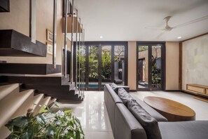45-inch LCD TV with satellite channels, TV - Canggu Circle Villa by Ini Vie Hospitality (Canggu)