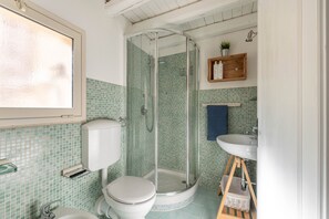 Classic-Apartment | Badezimmer | Dusche, Haartrockner, Bidet, Fußbodenheizung (Badezimmer)