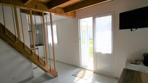 Unclassified image, 4 of 16, button - Cozy Renovated Holiday Home with Shared Garden, Near Beach and Town Center (La Tranche-sur-Mer)