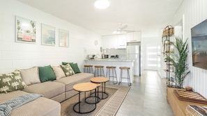 Smart TV - Iluka Villa 4 - Pool, BBQ, private jetty and your own boat ramp. (ILUKA)