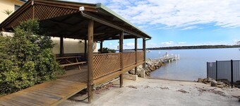 Iluka Villa 4 - Pool, BBQ, private jetty and your own boat ramp.