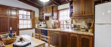 Frigorífic, microones, forn i placa de cuina