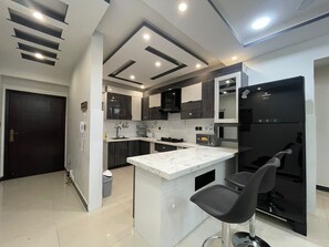 Batterie de cuisine, vaisselle et ustensiles