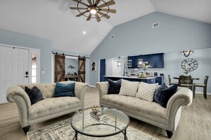 Smart TV - Trending Tranquil Retreat W/ Theater&Pool Table (Pooler)