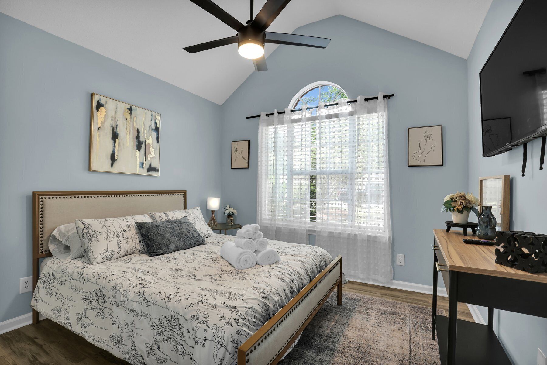 3 bedrooms, iron/ironing board, travel crib, free WiFi