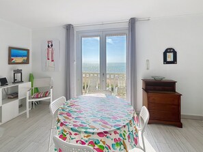 Interior - Apartment with balcony, garden, and beach access (Jullouville)