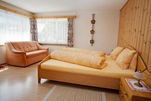 Comfort dubbelrum | Värdeförvaringsskåp på rummet, skrivbord och gratis wi-fi