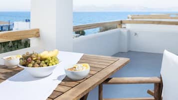 Apartamento, 2 quartos, vista para o mar | Terraço/pátio