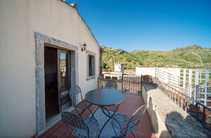 Outdoor dining - The Clock Houses – Becchina (Gallodoro)