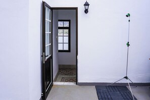 Property grounds - - (Los Silos)