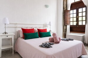 4 bedrooms, iron/ironing board, travel crib, free WiFi - Casa Ángela | Canarian Heritage House & Terrace (Los Silos)