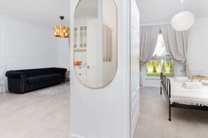 1 slaapkamer, een strijkplank/strijkijzer, wifi, beddengoed