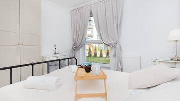 1 bedroom, desk, iron/ironing board, WiFi