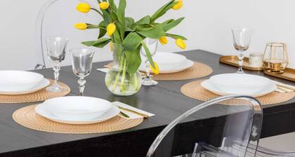 Sunny Apartment with Terrace | Parking and Workspace