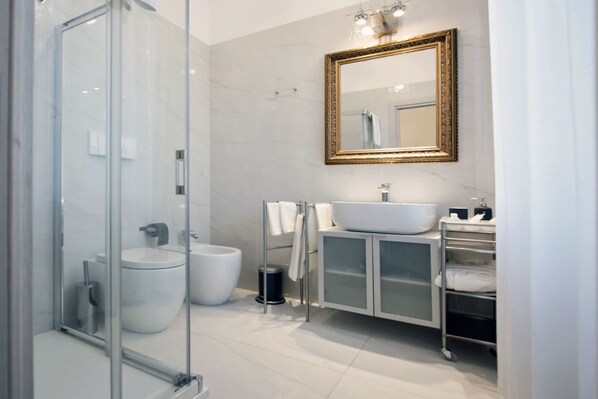 Classic Room (5) | Bathroom