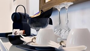 A tray with white cups and a black teapot on a reflective surface. - IMHOME - Porta Romana (Milan)