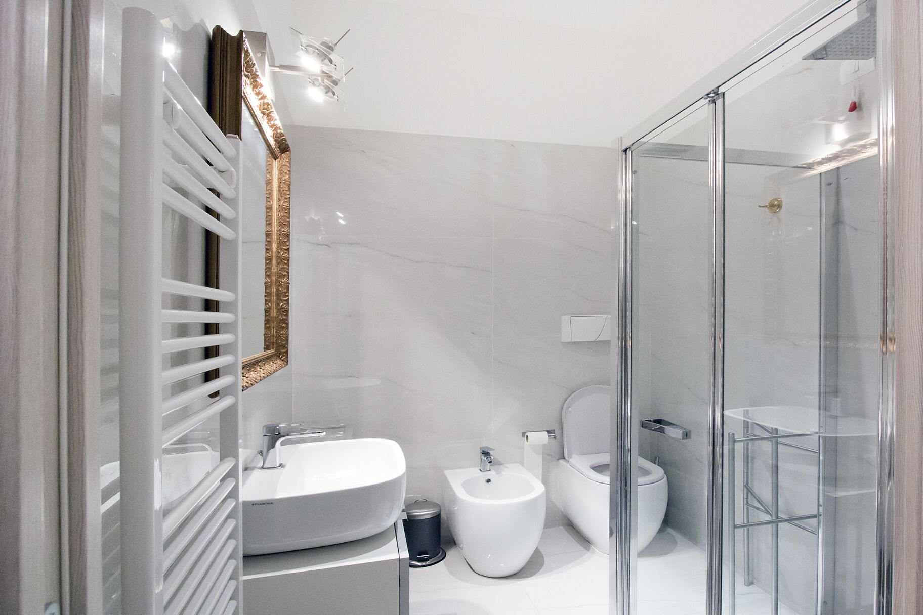 Classic-Zimmer (3) | Badezimmer | Dusche, Regendusche, kostenlose Toilettenartikel, Haartrockner