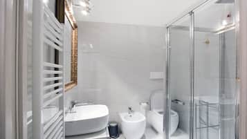 Classic-Zimmer (3) | Badezimmer | Dusche, Regendusche, kostenlose Toilettenartikel, Haartrockner