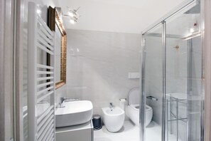 Classic Room (3) | Bathroom