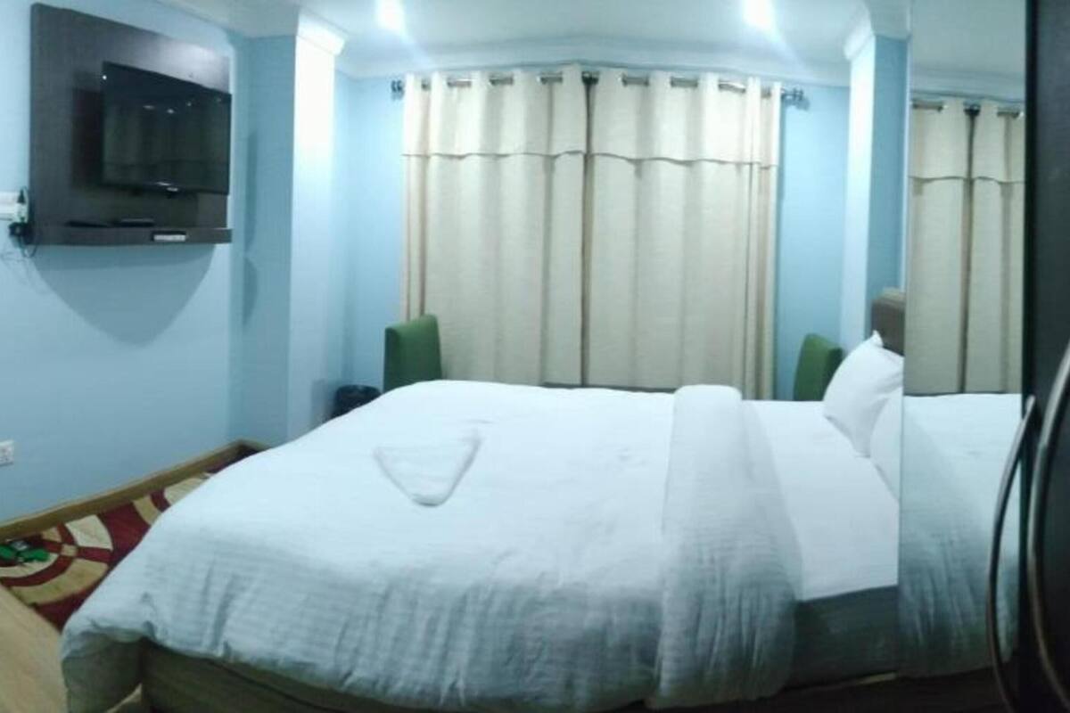 standard double room | free wifi, bed sheets