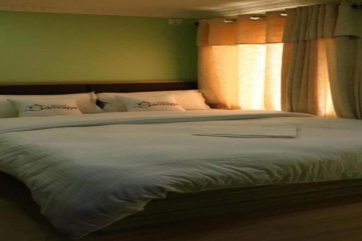 deluxe double room | free wifi, bed sheets