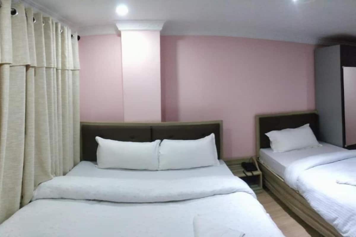 Economy Triple Room | Free WiFi, bed sheets