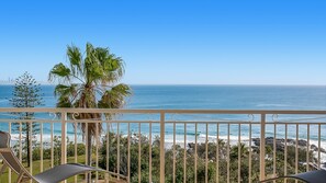 Property grounds - Orion Unit 8 Modern apartment Overlooking Snapper Rocks with Wi-Fi included (Coolangatta)