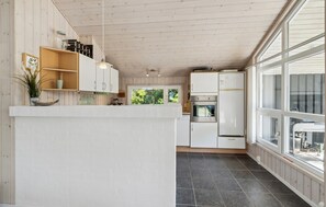 Fridge, oven, stovetop, dishwasher - Pet friendly home in Hals with sauna (Hals)