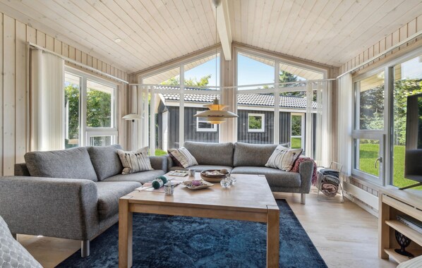 Smart TV, fireplace - Pet friendly home in Hals with sauna (Hals)