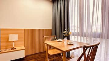 Premium Studio | In-room dining