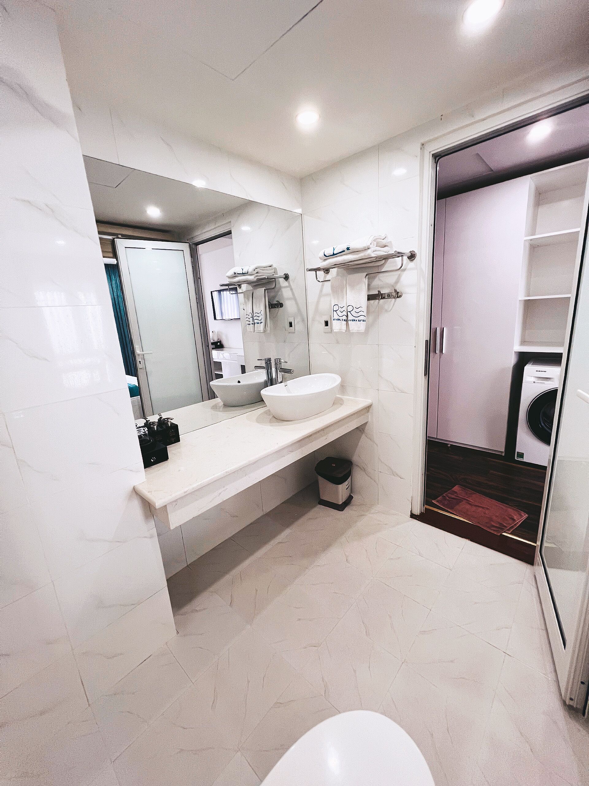 Deluxe Studio | Bathroom