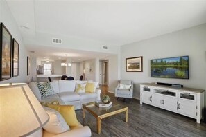 Smart TV, books - Beautiful Water Views, Island Retreat Near Beach! (Hilton Head Island)