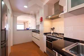 Refrigerador, microondas, horno, lavavajillas