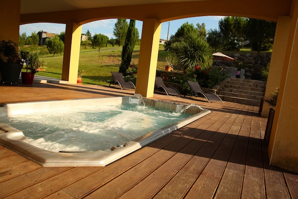 Bain à remous extérieur
