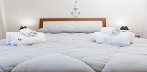 2 habitaciones, tabla de planchar con plancha, cuna de viaje y wifi 