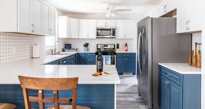 New Buffalo, Walk to Beach, Remodeled, Fenced Yard