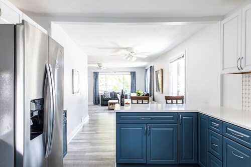 New Buffalo, Walk to Beach, Remodeled, Fenced Yard