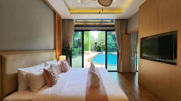 Familiekamer | Een gratis minibar, een kluis op de kamer, individueel gedecoreerd