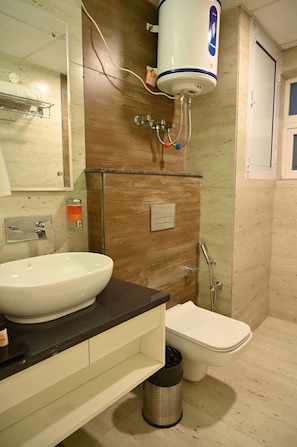 Shower, free toiletries, slippers, towels