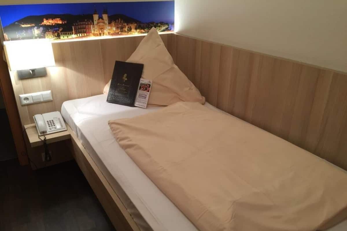 Kamar Single Standar | Seprai antialergi, meja kerja, kedap suara, dan Wi-Fi gratis