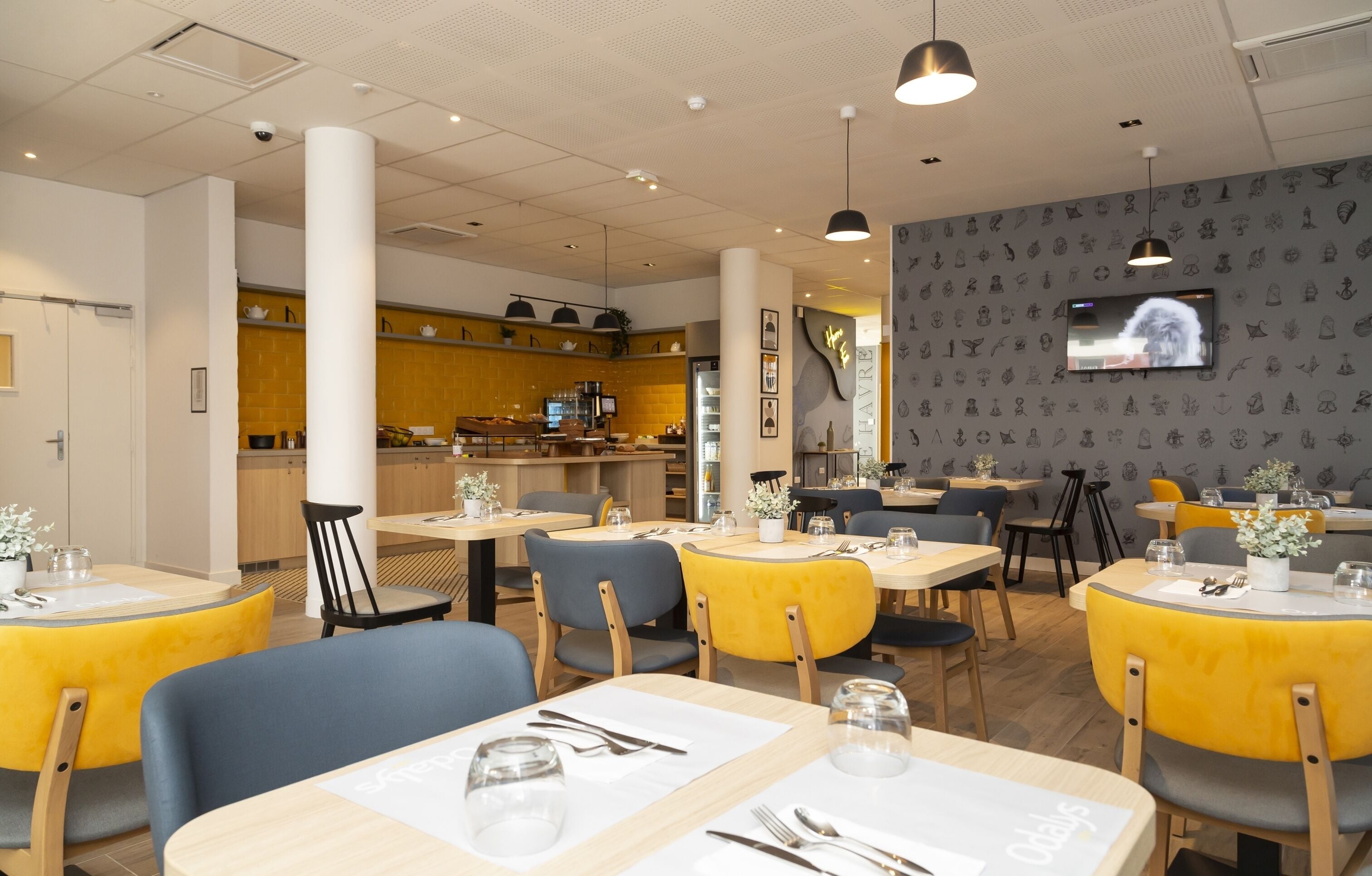 Daily buffet breakfast (EUR 18 per person)