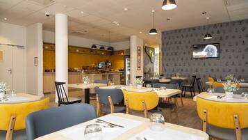 Päivittäinen buffetaamiainen (18 EUR per henkilö)