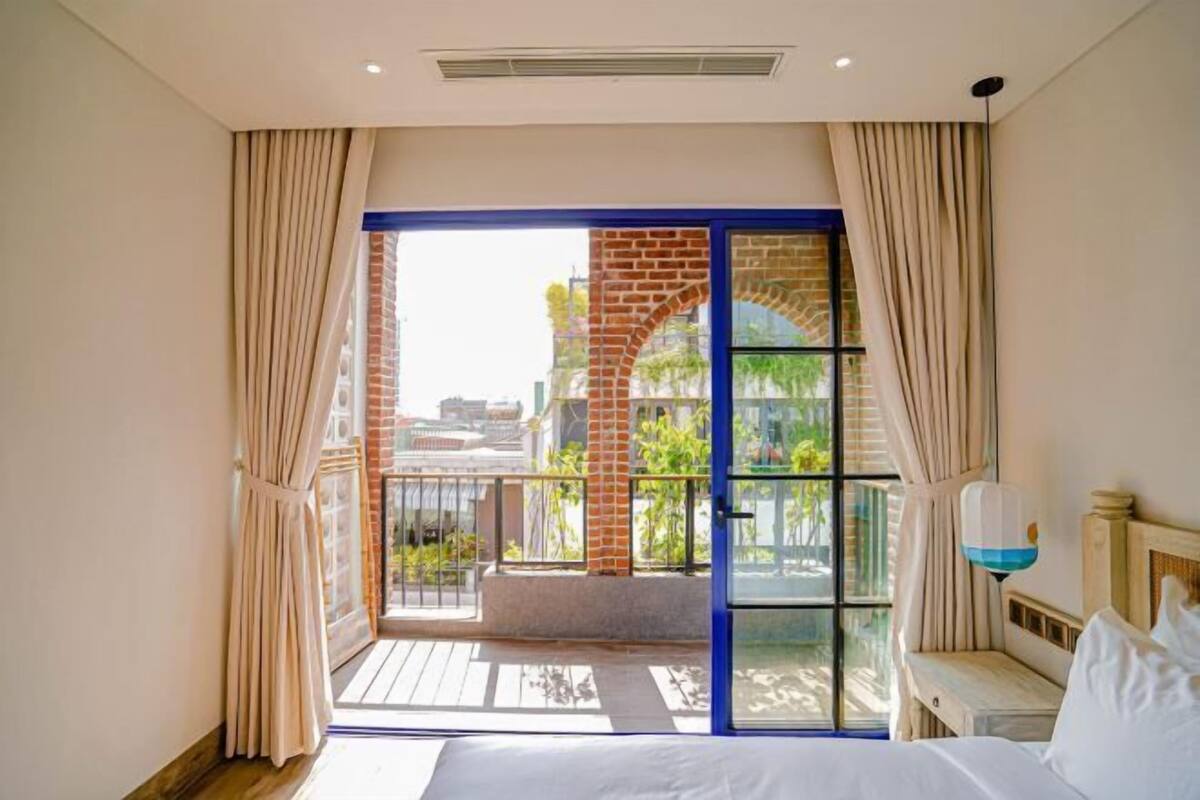 Ropa de cama de alta calidad, sistema de insonorización y wifi gratis 